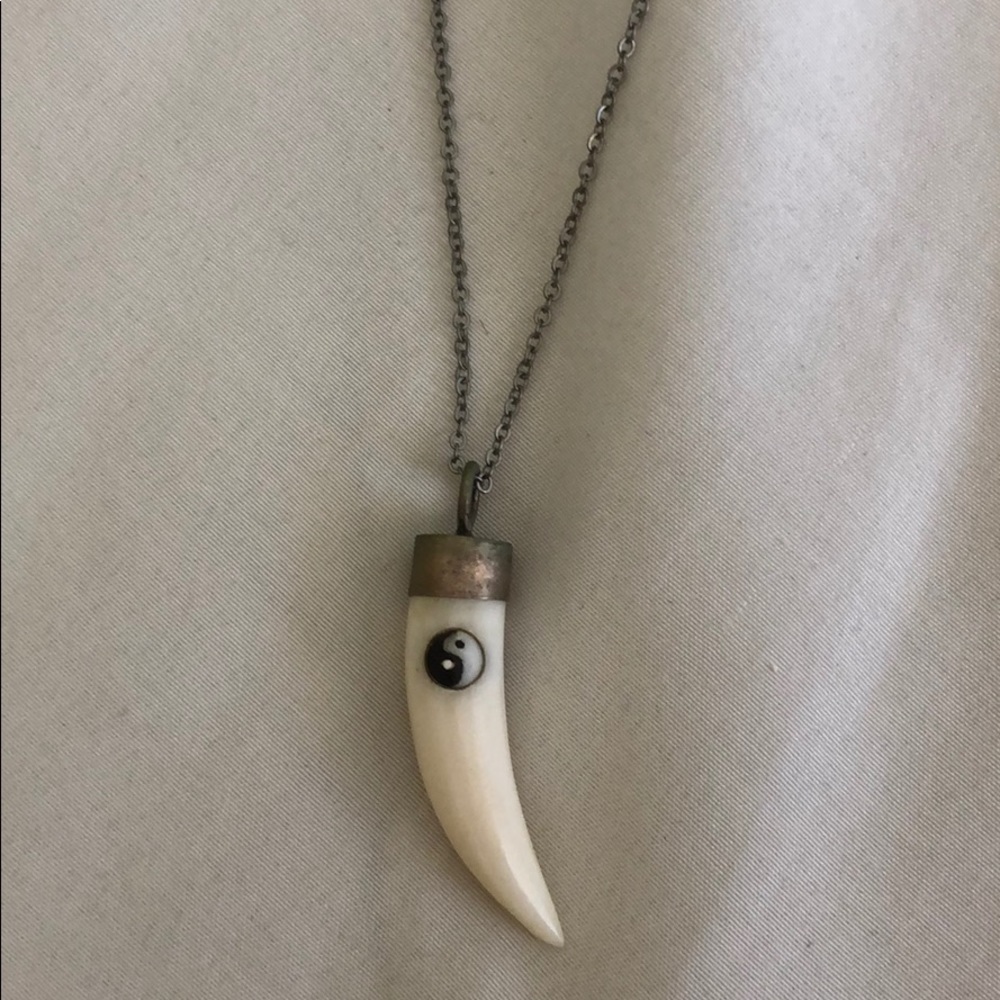 Ying yang horn necklace